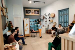 Η ζωντανή μουσική παράδοση είναι ριζωμένη μέσα στους Κρητικούς