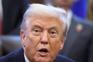 Ο Tραμπ σχεδιάζει διάσπαση της ΕΕ, λέει δημοσίευμα