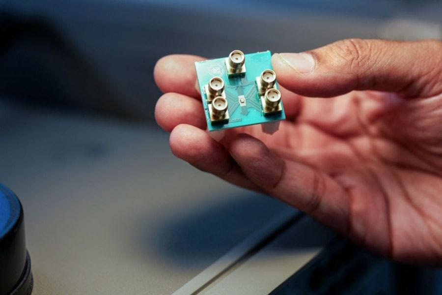 Το πρώτο τσιπ μικροκυμάτων υπόσχεται επανάσταση στη βιομηχανία υπολογιστών