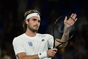 Στέφανος Τσιτσιπάς: «Μάλλον οδηγούσε άλλος, τώρα είναι στην Αφρική για διακοπές» λέει η μητέρα του