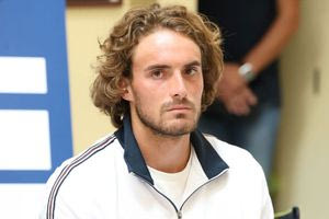 Οι κάμερες έπιασαν τον Τσιτσιπά να τρέχει με τη Lotus του με 210 χλμ. στην Αττική Οδό – Του πήγε ψηφιακά το πρόστιμο