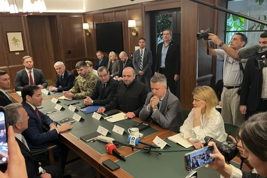 Κίεβο: Οι ειρηνευτικές συνομιλίες με τις ΗΠΑ «άρχισαν καλά σε ζεστή ατμόσφαιρα»