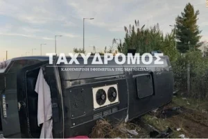 Ανατροπή λεωφορείου στο Βελεστίνο: «Χάθηκε το φως από τα μάτια μας» – Συγκλονίζει η μαρτυρία επιβάτη