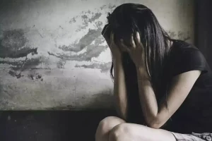 Άνδρας επιτίθεται και παρενοχλεί γυναίκες στον Άλιμο