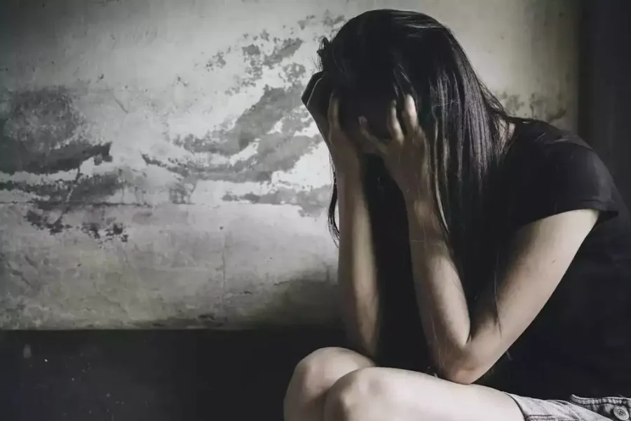 Άνδρας επιτίθεται και παρενοχλεί γυναίκες στον Άλιμο