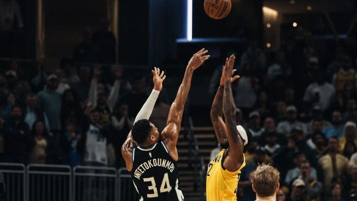 ΝΒΑ: Άλωσαν την Ιντιάνα με buzzer beater του Αντετοκούνμπο οι Μπακς