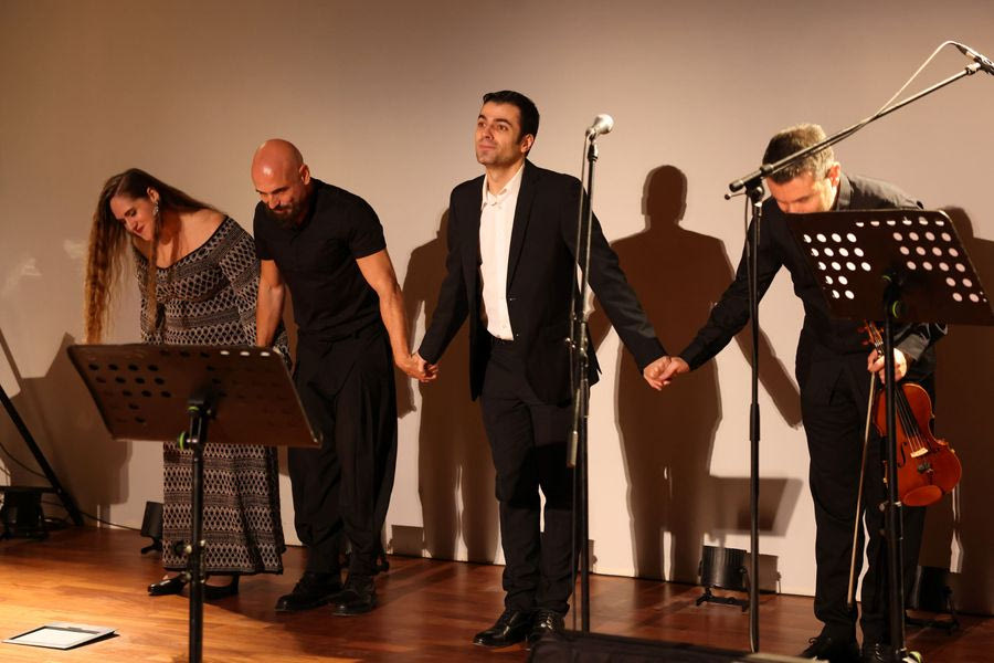 Εντυπωσίασε το μουσικό αφιέρωμα για το παραδοσιακό κρασί με τον Δημήτρη Μαραμή