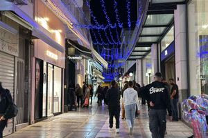 Ανοιχτά σήμερα τα καταστήματα