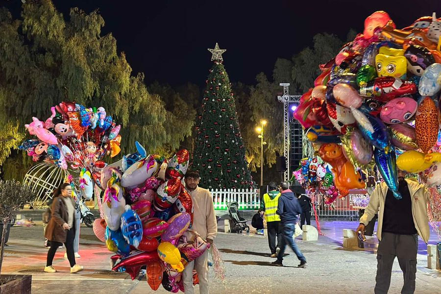 Πότε ξεκινάει το εορταστικό ωράριο στο Ηράκλειο – Ποιες Κυριακές θα είναι ανοιχτά τα καταστήματα