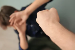 Νεαροί ξυλοκόπησαν άγρια 15χρονο -«Αν δεν ήταν ο μάρτυρας, θα έπαιρνα το παιδί μου νεκρό», λέει η μητέρα