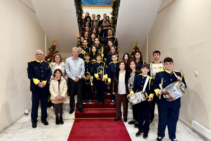 Επετειακά κάλαντα στην Περιφέρεια Κρήτης για τα 125 χρόνια της Φιλαρμονικής Νεάπολης