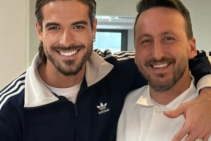 Άρης Μουγκοπέτρος: Δείχνει για πρώτη φορά τα δύο πρόσθετα δάχτυλα μετά τον ακρωτηριασμό του