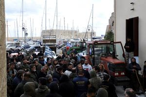 Στάση αναμονής για τους αγροτοκτηνοτρόφους της Κρήτης