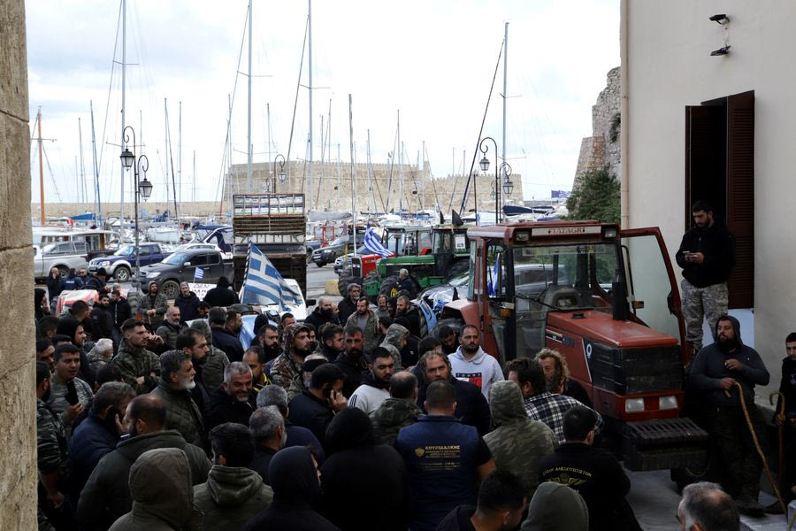 Στάση αναμονής για τους αγροτοκτηνοτρόφους της Κρήτης