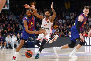 Ευρωλίγκα: Παράδοση άνευ όρων για τον Ολυμπιακό στη Βαρκελώνη