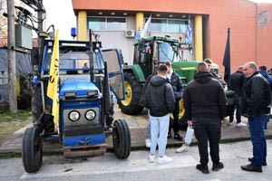 Ενισχύουν τα μπλόκα οι αγρότες: Σκληραίνουν τη στάση τους για να πιέσουν την κυβέρνηση