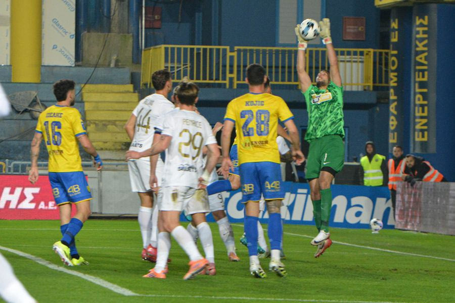 Super League: Ισοπέδωσε τον Παναιτωλικό η ΑΕΚ