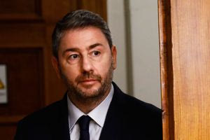 Πρωτοβουλία Νίκου για το….μποτιλιάρισμα της κυβέρνησης!