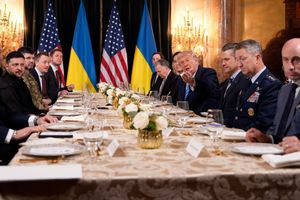 Η στιγμή που ο Τραμπ παραβιάζει το πρωτόκολλο στη συνάντηση με τον Ζελένσκι – Βίντεο