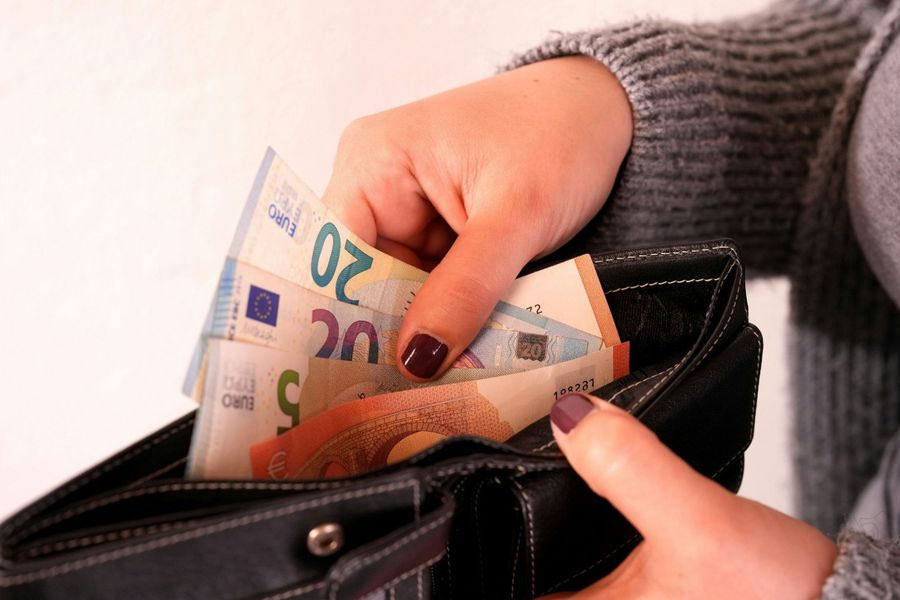 Πότε καταβάλλεται το Δώρο Χριστουγέννων από τη ΔΥΠΑ – Η καταληκτική ημερομηνία