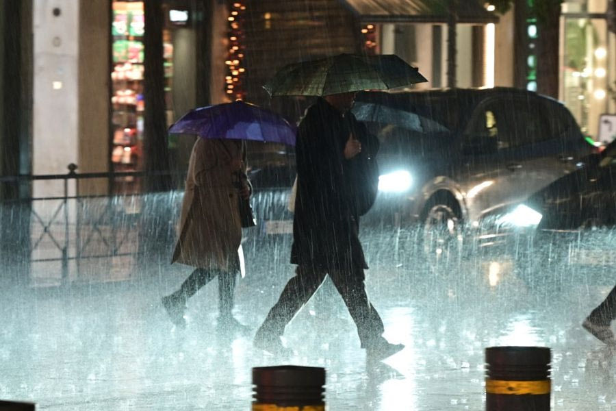 Επέλαση της κακοκαιρίας Byron στην Αττική – Ουρές χιλιομέτρων στα διόδια της Ελευσίνας