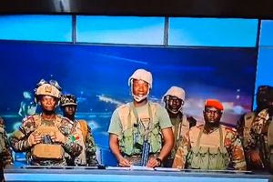 Μπενίν: Απόπειρα πραξικοπήματος σε ζωντανή μετάδοση – Ένοπλοι εισέβαλαν σε τηλεοπτικό στούντιο