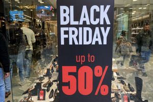 Πως κινήθηκε η αγορά το τριήμερο της Black Friday – Τι περιμένουν οι έμποροι στις γιορτές