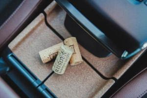 Γιατί πρέπει να έχεις έναν φελλό στο αυτοκίνητο -Το απλό κόλπο που λίγοι γνωρίζουν