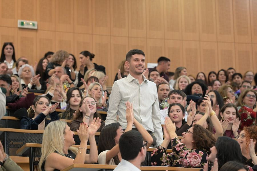 Συγκινητικές στιγμές στο ΕΛΜΕΠΑ: Ορκίστηκε ο πρώτος εντυποανάπηρος απόφοιτος του Ελληνικού Μεσογειακού Πανεπιστημίου