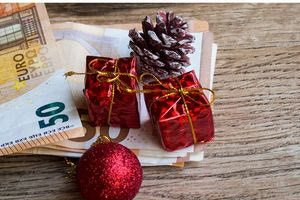 Δώρο Χριστουγέννων: Ποιοι θα πάρουν περισσότερα χρήματα φέτος