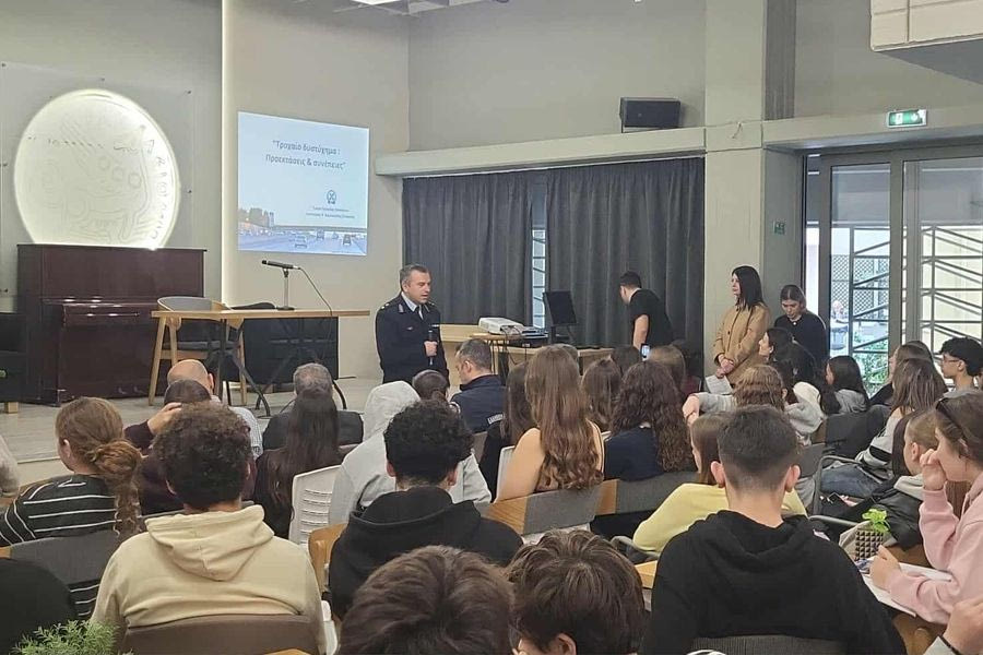 Συγκίνηση στην εκδήλωση για τη μνήμη των θυμάτων τροχαίων – Τιμή στον συνταξιούχο αστυνομικό Χαράλαμπο Σκουλά