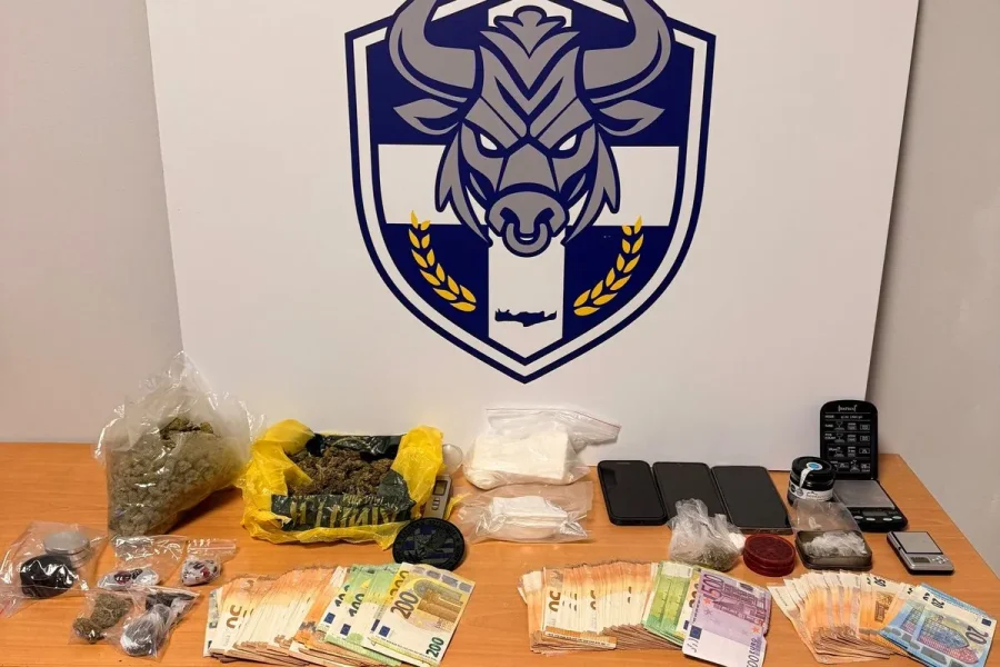 Διακινούσαν μεγάλες ποσότητες κοκαΐνης και χασίς – Τρεις συλλήψεις