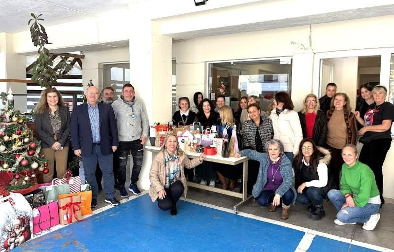 Ανταλλαγή δώρων και γιορτινή ατμόσφαιρα στη Διεύθυνση Πρωτοβάθμιας Εκπαίδευσης Ηρακλείου