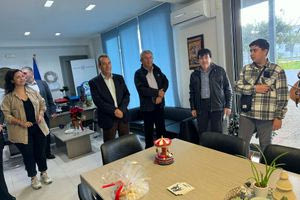 Χριστουγεννιάτικα κάλαντα στον  Δήμαρχο Χερσονήσου από το Μουσικό σχολείο Ηρακλείου