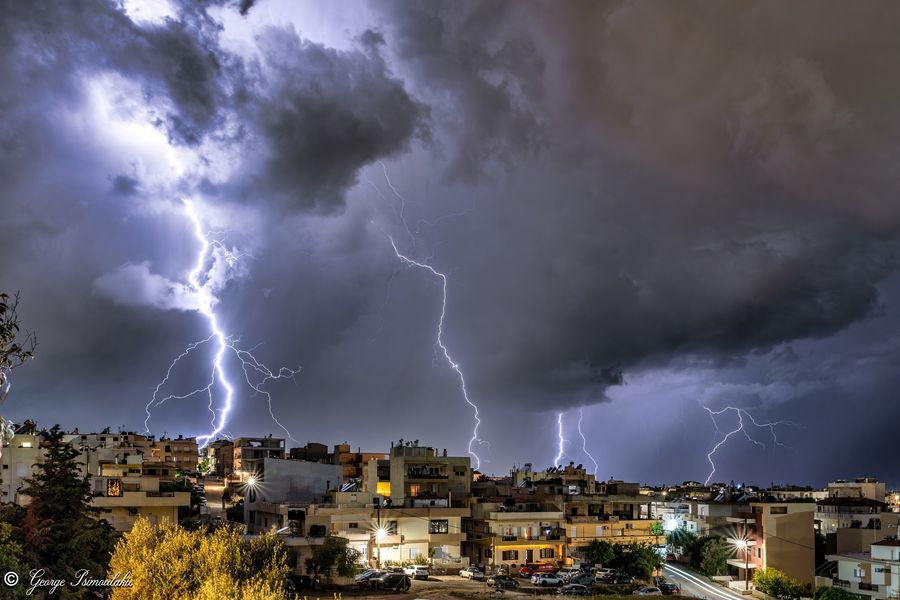 ΦΩΤΟ: Κακοκαιρία Byron – Οι κεραυνοί έκαναν τη νύχτα… μέρα στον κρητικό ουρανό