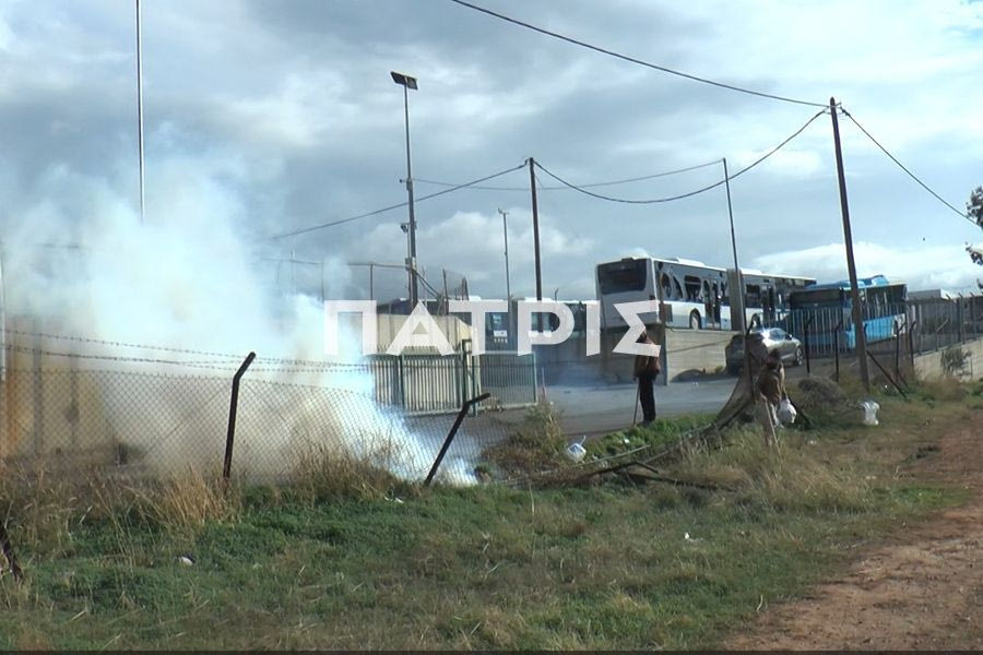 ΦΩΤΟ & ΒΙΝΤΕΟ: Χημικά και πετροπόλεμος στο αεροδρόμιο Ηρακλείου – Επεισόδια ανάμεσα σε αγρότες και ΜΑΤ