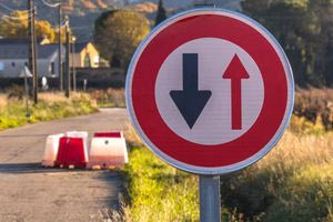 Το σήμα που δεν γνωρίζουν οι περισσότεροι οδηγοί – Τι σημαίνει, ποιο είναι το πρόστιμο για τους παραβάτες