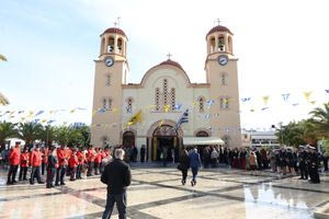(ΦΩΤΟ) Με λαμπρότητα ο εορτασμός του Αγίου Νικολάου στην Νέα Αλικαρνασσό