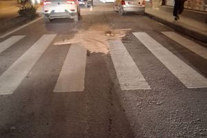 Διαρροή πετρελαίου στη Σοφοκλή Βενιζέλου – Προσοχή στους οδηγούς!