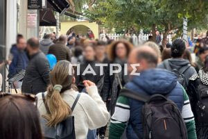 Ανοικτά σήμερα τα καταστήματα- Σε ρυθμούς εορταστικού ωραρίου η αγορά