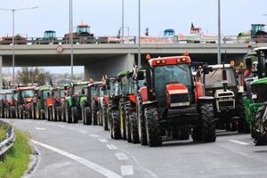 Οι αγρότες δεν φεύγουν από τα μπλόκα: Πολύωροι αποκλεισμοί στα τελωνεία Ευζώνων, Νίκης, Προμαχώνα και Εξοχής