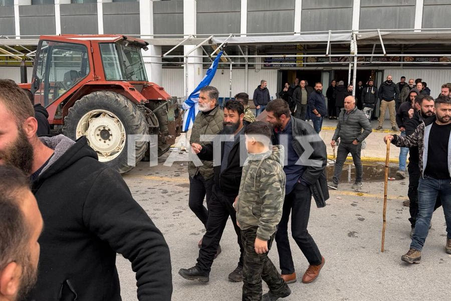 (ΦΩΤΟ) Άνοιξε το αεροδρόμιο Ηρακλείου – Οι επόμενες κινήσεις των αγροτών