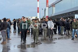 Εγκληματίες δεν είναι οι αγρότες, εγκληματικές είναι οι πολιτικές της κυβέρνησης! Στο χέρι Μητσοτάκη να εκτονωθεί η κατάσταση, δίνοντας λύσεις και όχι ρίχνοντας λάδι στη «φωτιά»… Πριονοκορδέλα πέρασε τον Κυριάκο ο Καραμανλής…