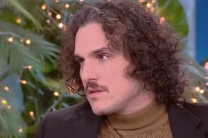 Αιμιλιανός Σταματάκης: «Ήταν τρομερή στιγμή όταν ανέβηκε στη σκηνή η γυναίκα του Ξυλούρη και με είπε… Νίκο»