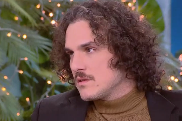 Αιμιλιανός Σταματάκης: «Ήταν τρομερή στιγμή όταν ανέβηκε στη σκηνή η γυναίκα του Ξυλούρη και με είπε… Νίκο»