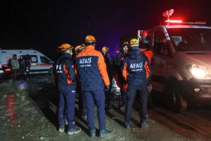 Εξέπεμψε SOS, ζήτησε επείγουσα προσγείωση και συνετρίβη το αεροσκάφος που μετέφερε τον αρχηγό του Γενικού Επιτελείου της Λιβύης