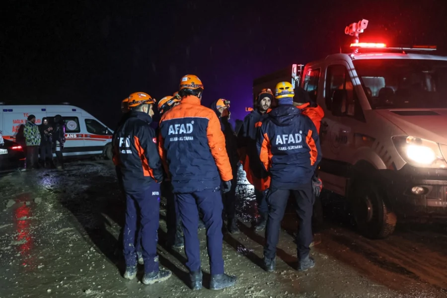 Εξέπεμψε SOS, ζήτησε επείγουσα προσγείωση και συνετρίβη το αεροσκάφος που μετέφερε τον αρχηγό του Γενικού Επιτελείου της Λιβύης