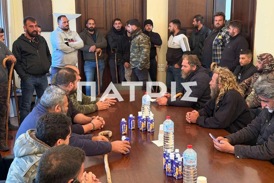 (ΦΩΤΟ) Στην Αποκεντρωμένη οι αγρότες – Ανοιχτό το αεροδρόμιο