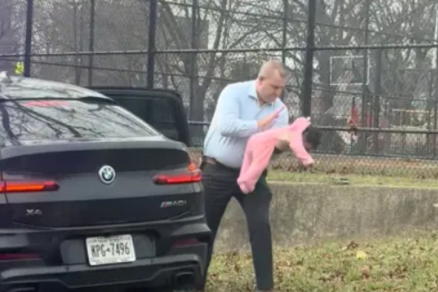 Αστυνομικός έσωσε παιδί που πνιγόταν στη Νέα Υόρκη