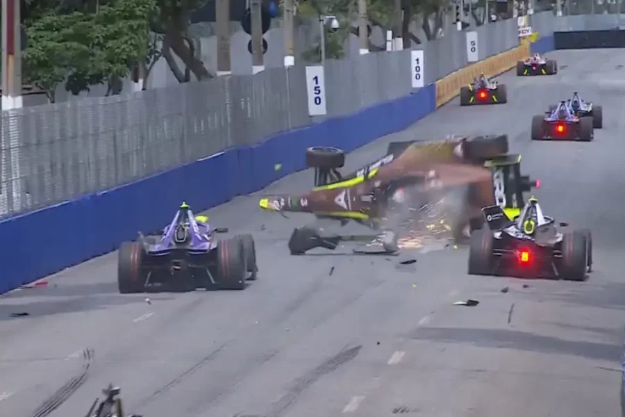 Σοκαριστικό ατύχημα στη Formula E – Βίντεο καταγράφει τη σύγκρουση από όλες τις γωνίες